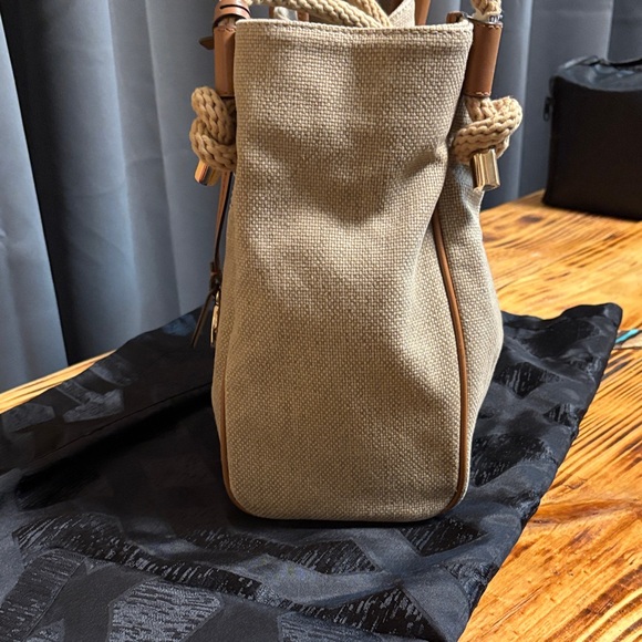 Michael Kors Beige Shoulder Bag with Rope Handles comes with dust bag - Picture 5 of 14